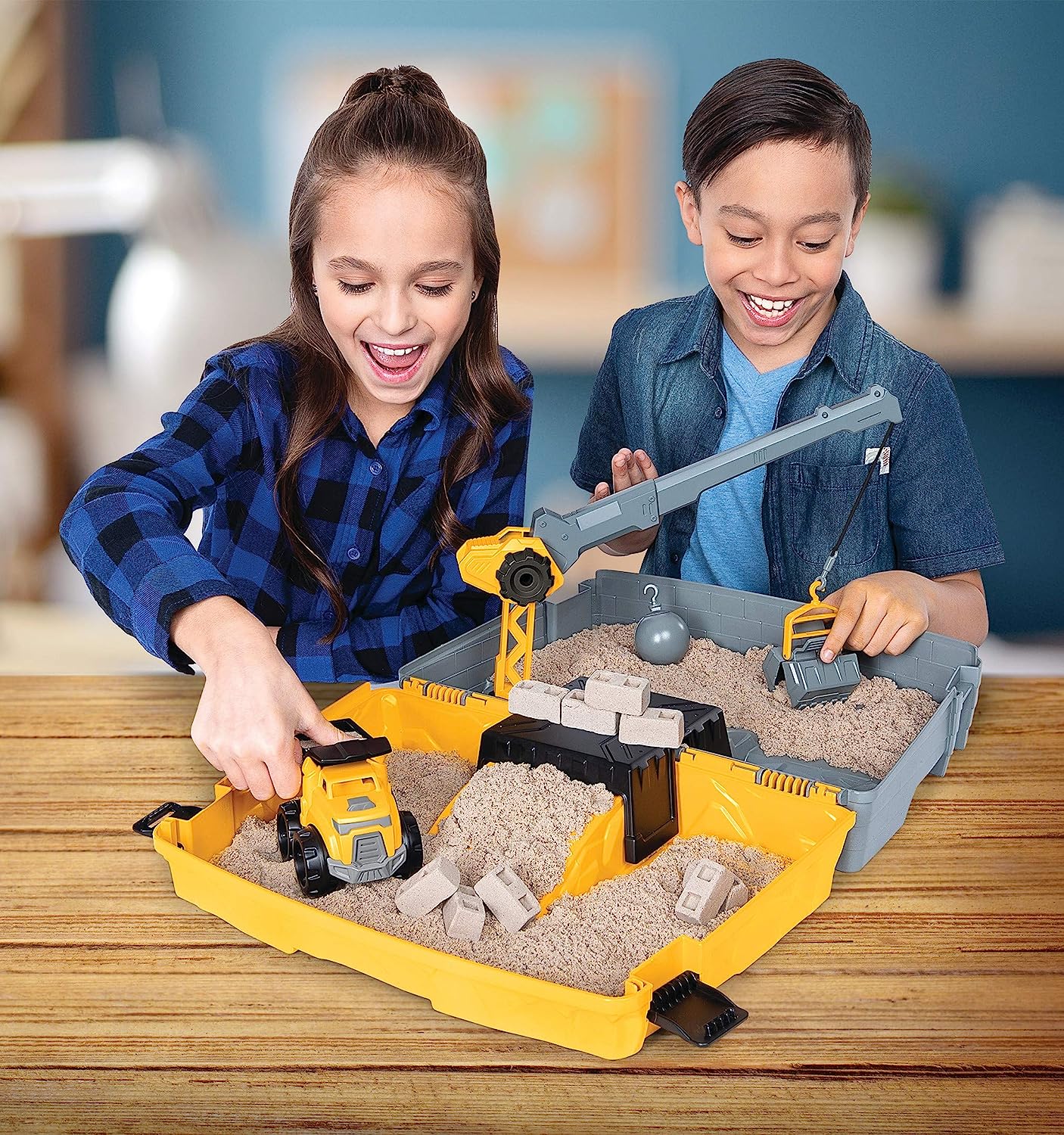 Kinetic Sand, Construction Site Folding Sandbox with Toy Truck - Image 2